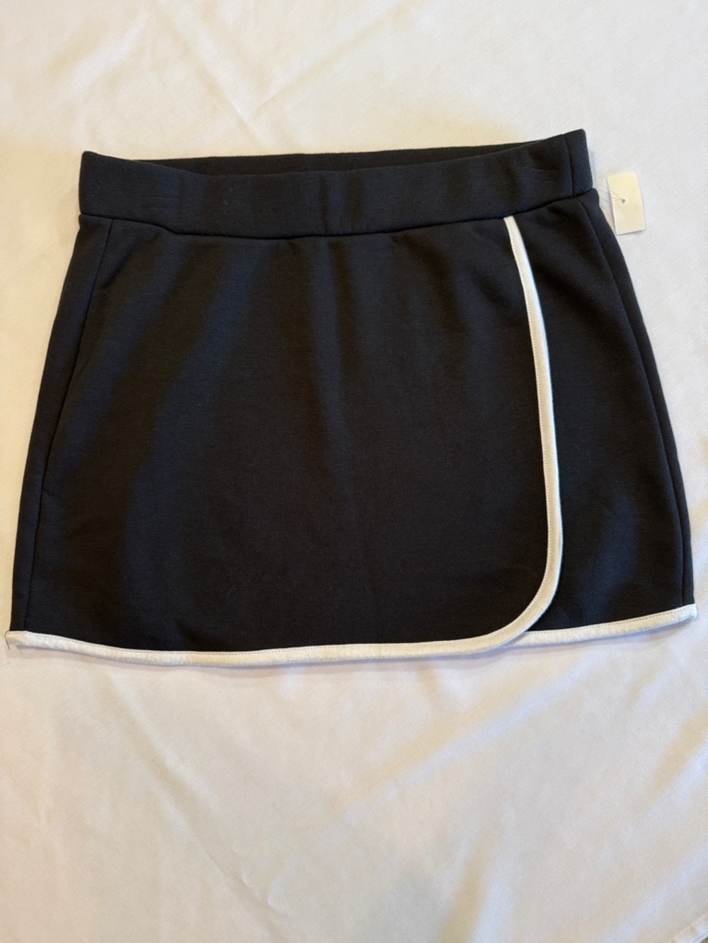 LAZY SUNDAY Black & White Skirt Sporty Wrap-Style Athleisure Size Medium NWT - Picture 2 of 8